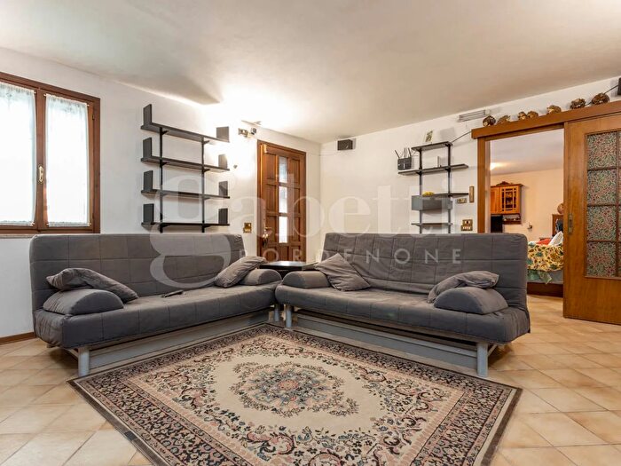 Casa con 10 locali in vendita in Via Tavella di Pasiano, Pasiano Di Pordenone