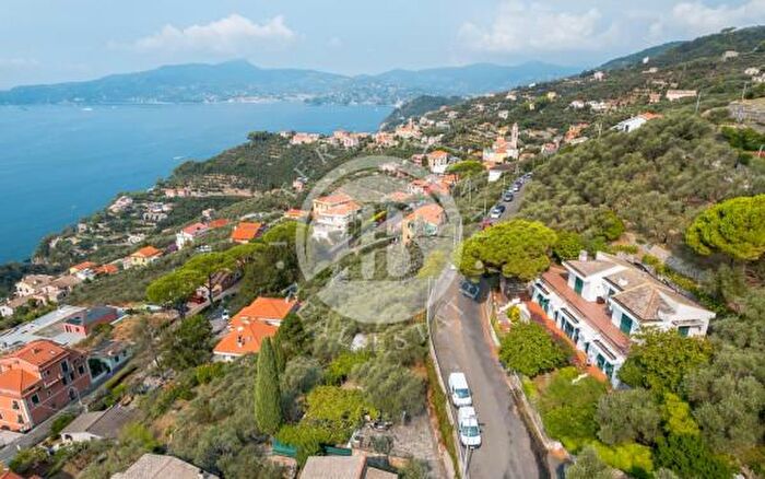 Casa con 6 locali in vendita in Chiavari