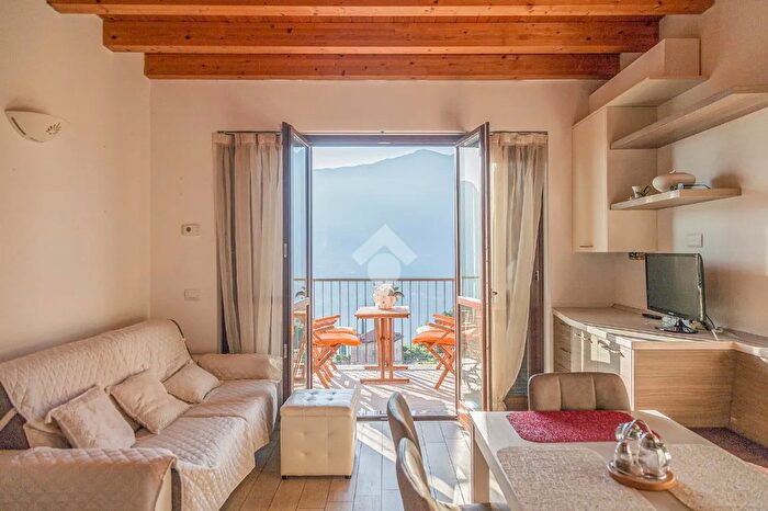 Appartamento bilocale in vendita in Via Mezzema, Tremosine