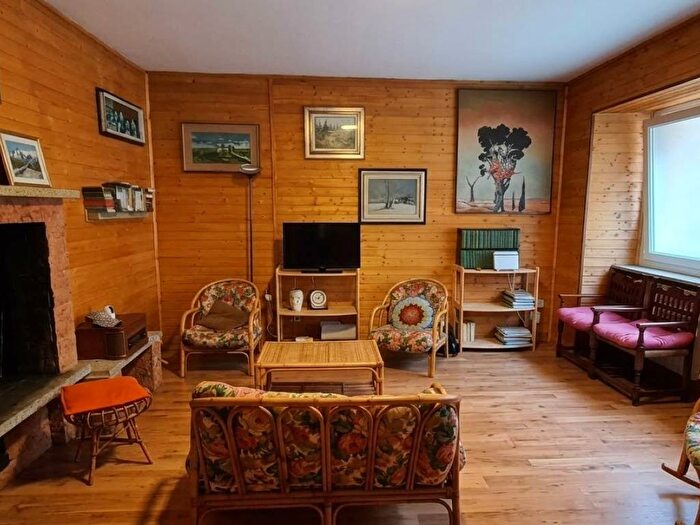 Casa quadrilocale in vendita in Via Aprile, Centro, Cuvio