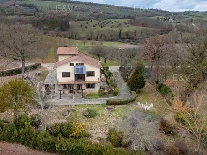 Casa con 6 locali in vendita in Via del Corvettone, Montecchio