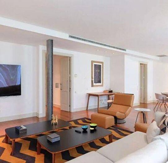 Casa quadrilocale in affitto in Via Della Moscova, Turati, Milano