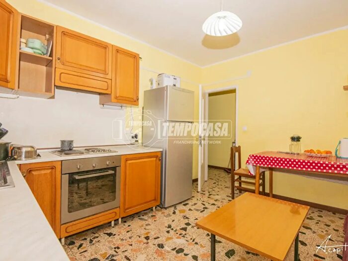 Appartamento trilocale in vendita in Via S G Bosco, Modena