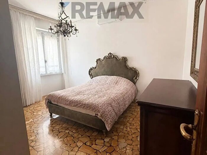Appartamento con 6 locali in vendita in Via Scotto, Savona