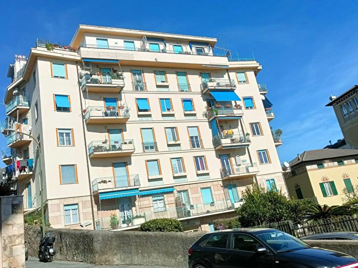 Appartamento trilocale in affitto in Via Buonarroti, Arenzano