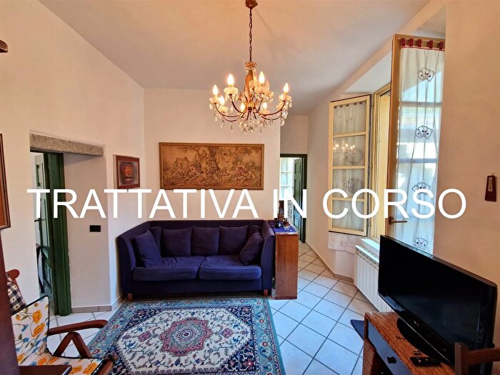 Appartamento trilocale in vendita in Via Cavour, Ardenno