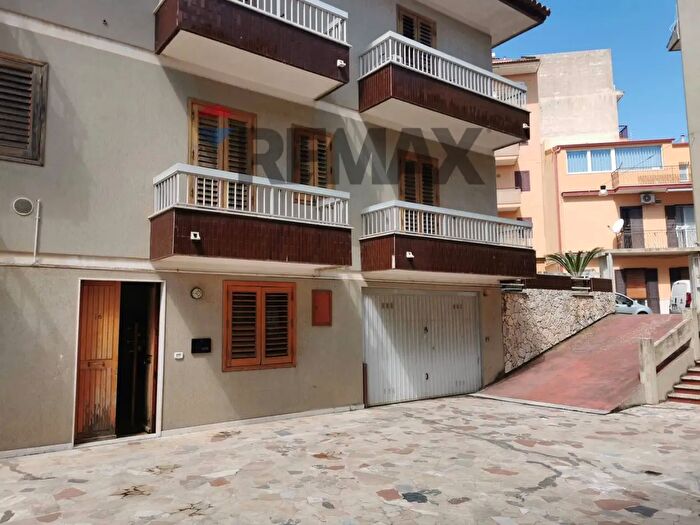 Appartamento con 5 locali in affitto in Via dei Pini, Ragusa