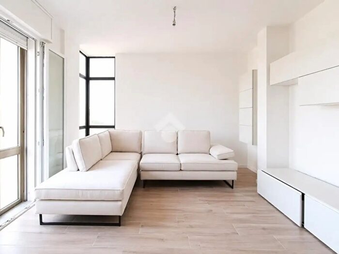 Appartamento trilocale in vendita in Via Olimpia, Venezia
