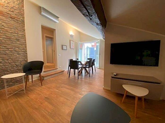 Appartamento trilocale in affitto in via Castiglione, Centro Storico, Bologna