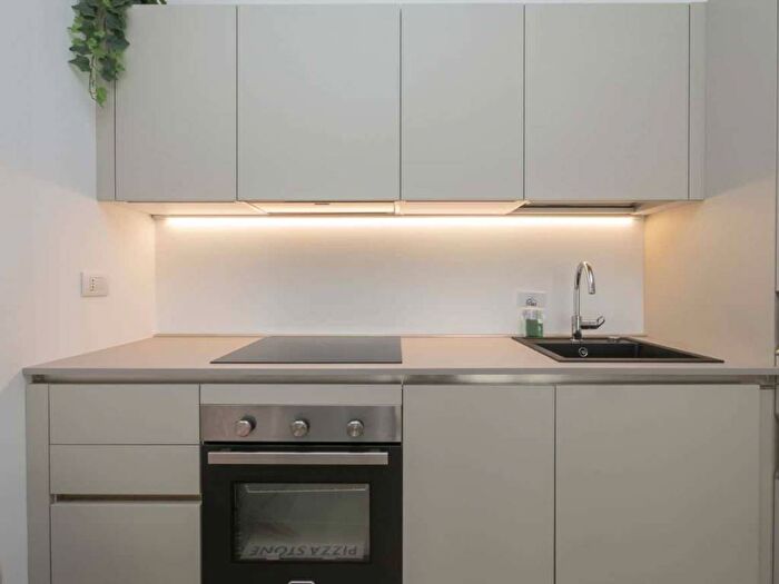 Appartamento in affitto in Via Ambrogio Binda, Barona, Milano