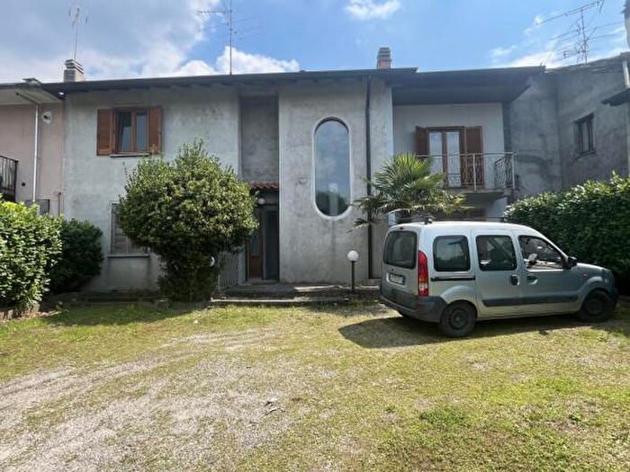 Casa quadrilocale in vendita in Via Aronco, Castelletto Sopra Ticino