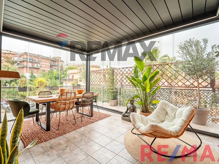 Appartamento trilocale in vendita in Via del Monte delle Capre, Roma