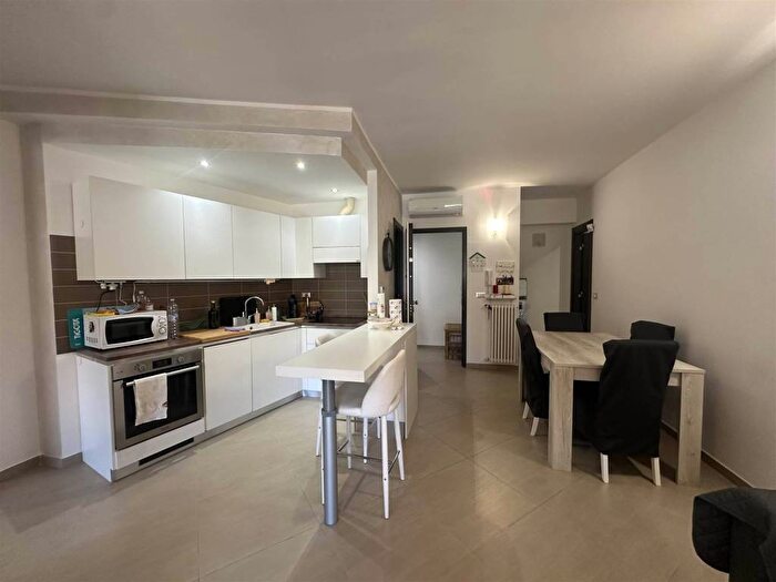 Appartamento trilocale in affitto in Pzza Aldo Moro, Centro, Noli