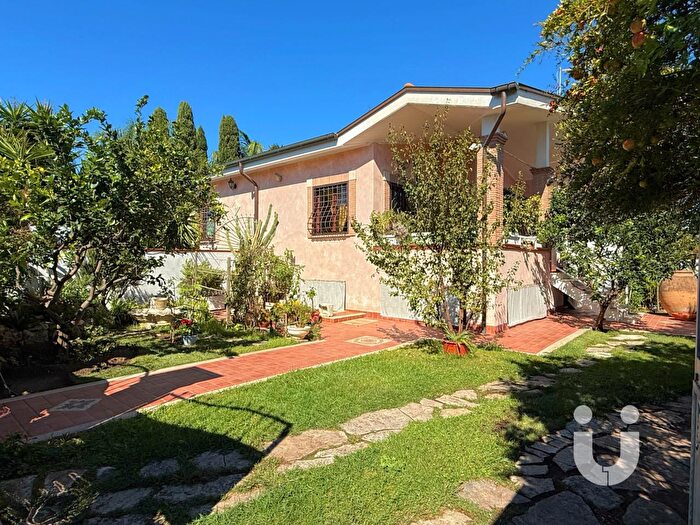 Casa con 5 locali in vendita in Via Olivadi, Roma