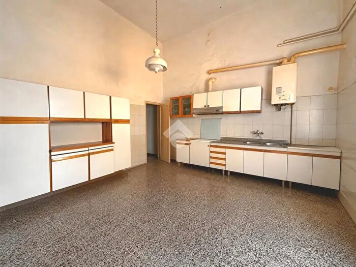 Appartamento quadrilocale in vendita in Via Via Provinciale Pisana, Livorno