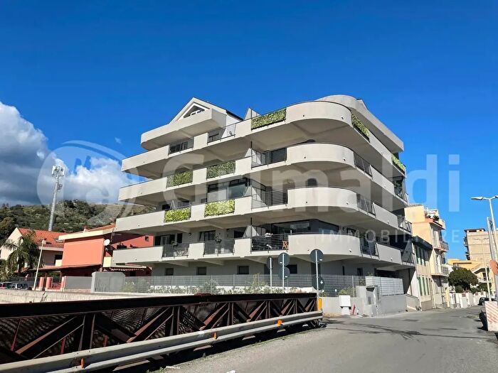 Appartamento trilocale in vendita in Via Nazionale Galati Marina, Messina