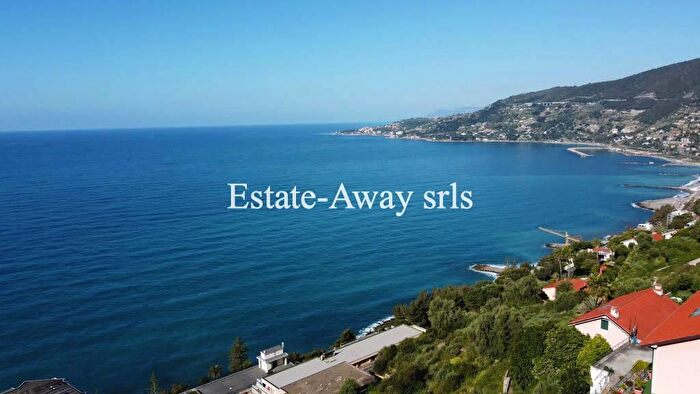 Casa con 7 locali in vendita in Via degli Anemoni, Ospedaletti