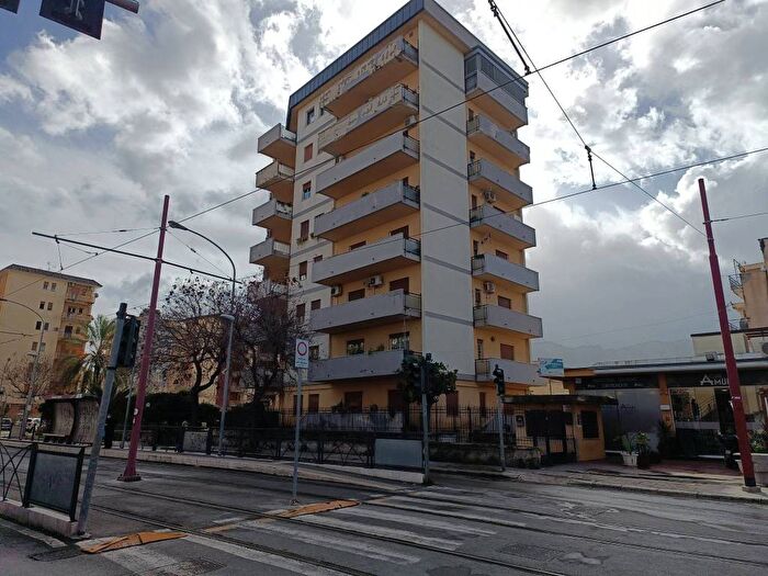 Appartamento con 5 locali in affitto in Viale Amedeo dAosta, Settecannoli, Palermo