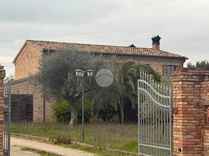 Casa con 9 locali in vendita in Via della Pieve, Cartoceto