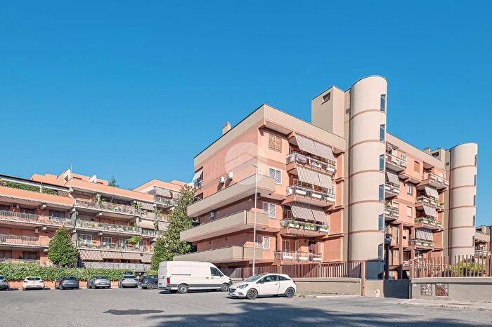 Appartamento quadrilocale in vendita in Via Umberto Saba, Roma