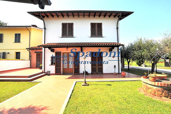 Casa con 8 locali in vendita in Ponte Buggianese