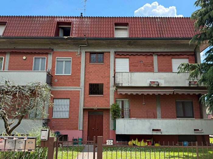 Appartamento trilocale in affitto in Via Firenze, Villafranca di Verona