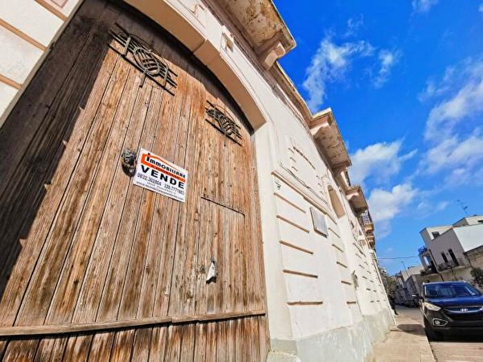 Casa con 6 locali in vendita in Via Trieste, Lequile