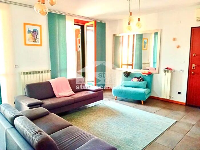 Appartamento trilocale in vendita in Via Rossate, Comazzo