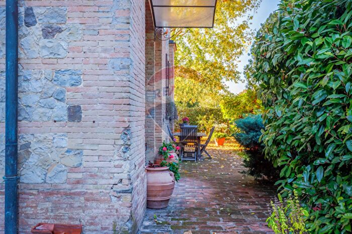 Casa con 6 locali in vendita in Strada Bassa Nuova, Parma