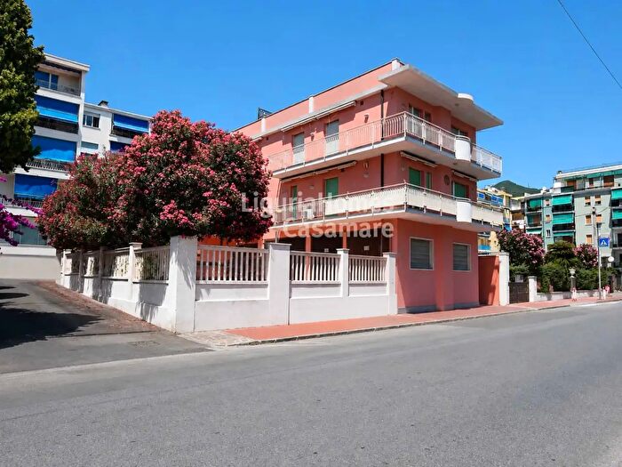 Appartamento quadrilocale in vendita in Via Leonardo da Vinci, Alassio