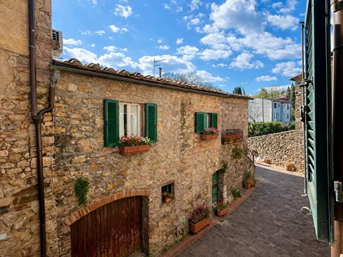 Appartamento con 5 locali in vendita in Lajatico