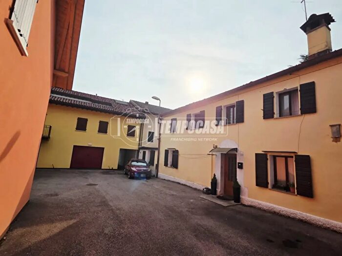 Casa quadrilocale in vendita in Via Monte Grappa, Sedico