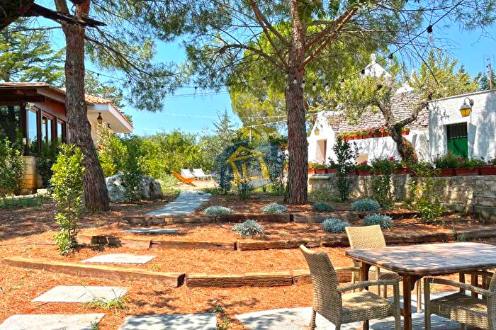 Casa con 10 locali in vendita in Putignano