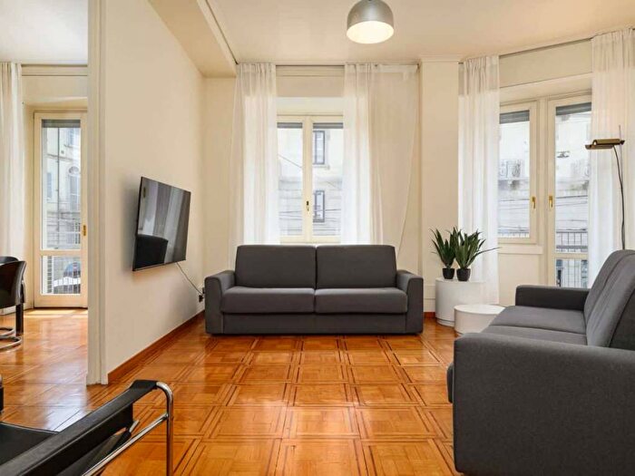 Appartamento con 5 locali in affitto in Via Giosuè Carducci, Cadorna Castello, Milano