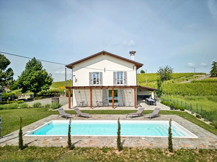Casa con 14 locali in vendita in Strada Bricco, Nizza Monferrato