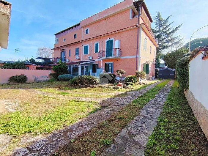 Appartamento bilocale in vendita in Via Costantino Beschi, Roma