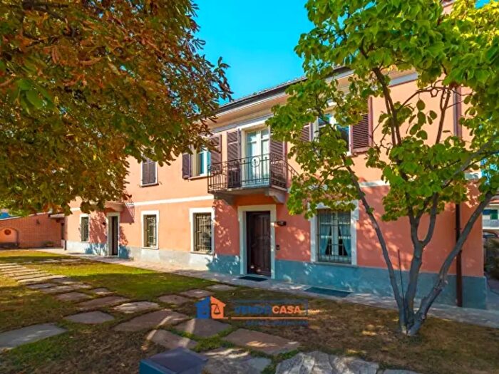 Casa con 6 locali in vendita in Via Antica di Costigliole, Busca