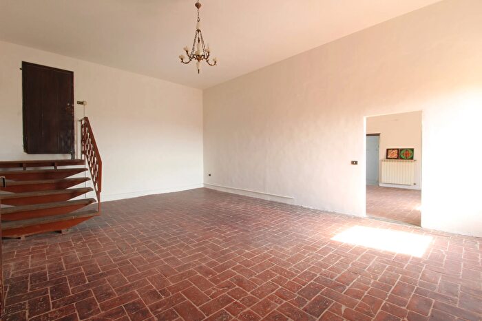 Appartamento con 6 locali in vendita in Via della Libertà, Cerreto Guidi