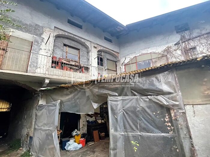 Casa con 6 locali in vendita in Via Garibaldi, Cigliano