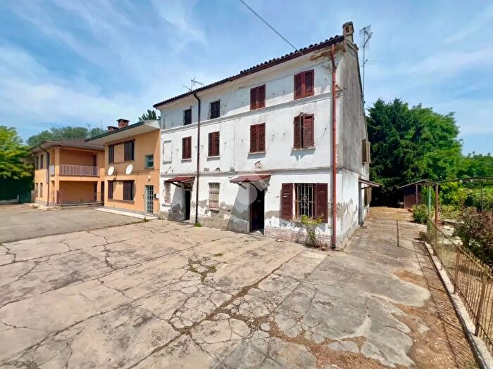 Casa con 7 locali in vendita in Via Malpensata di Sopra, Mezzanino