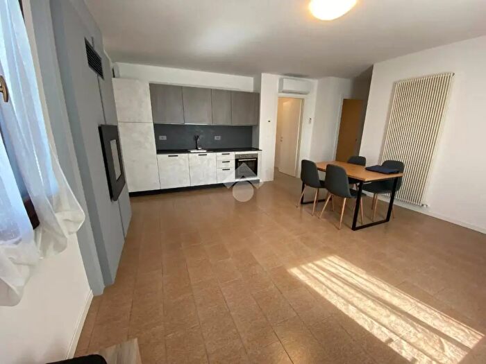 Appartamento trilocale in affitto in Castello Di Godego