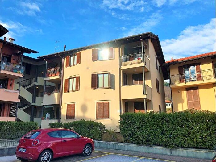 Appartamento quadrilocale in vendita in Via Minazza, Centro, Meina