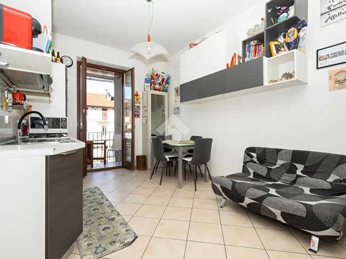 Appartamento trilocale in vendita in Via Carrù, Torino