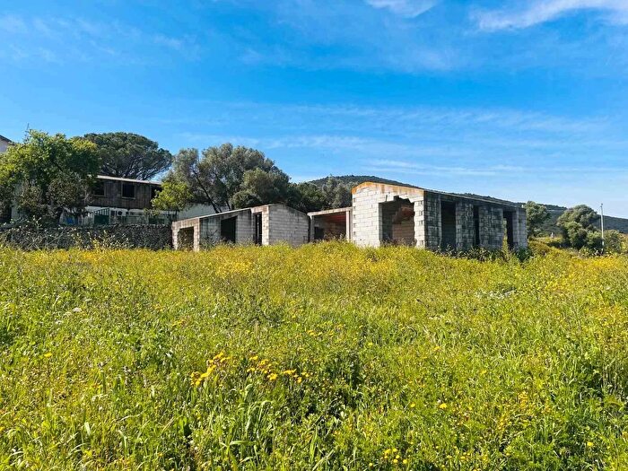 Casa con 6 locali in vendita in Olbia
