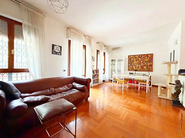 Appartamento con 5 locali in vendita in Firenze