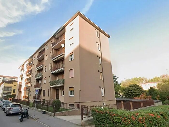 Appartamento quadrilocale in vendita in Via Gallarana, Monza