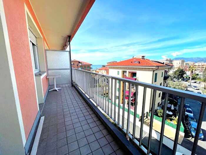 Appartamento bilocale in vendita in Via degli Amici, Bordighera