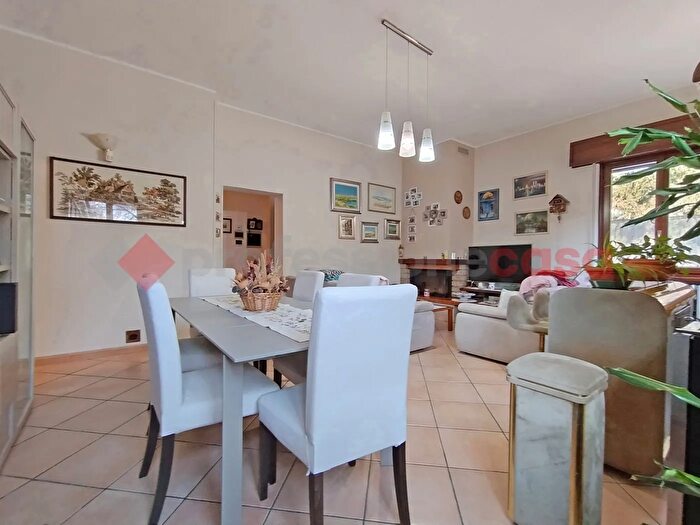 Casa quadrilocale in vendita in Via I Maggio, Castelletto Sopra Ticino