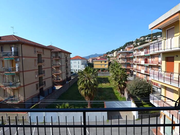 Appartamento bilocale in vendita in Via Altini, Pietra Ligure