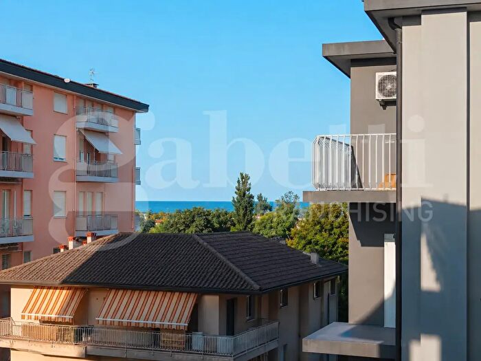 Appartamento trilocale in vendita in Sottomarina Viale Ionio, Chioggia